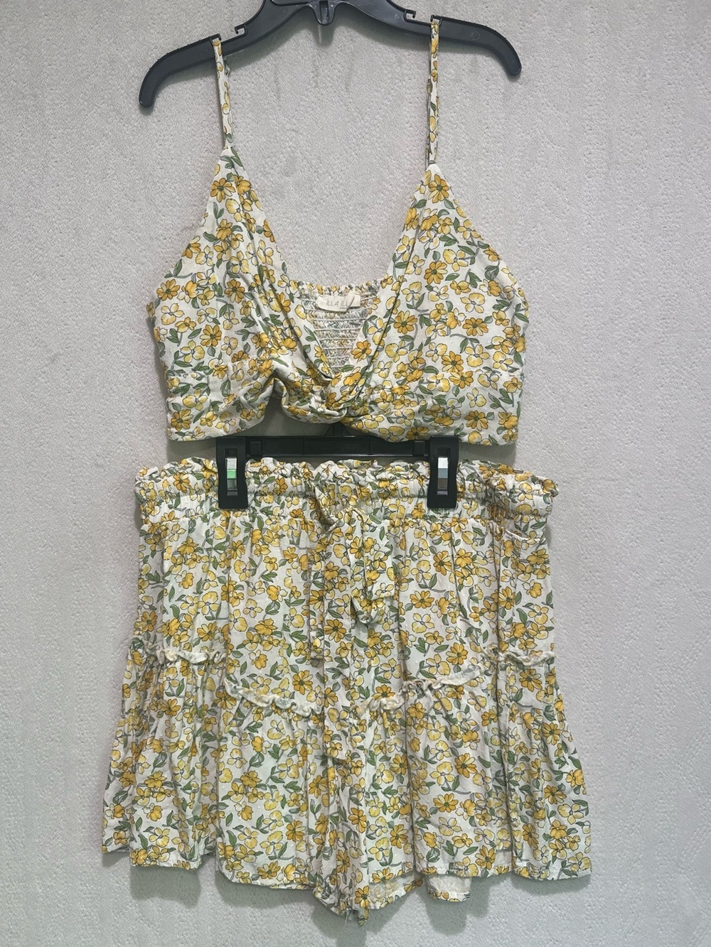 ILLA ILLA Yellow Floral Crop Top & Matching Shorts Set Sz M